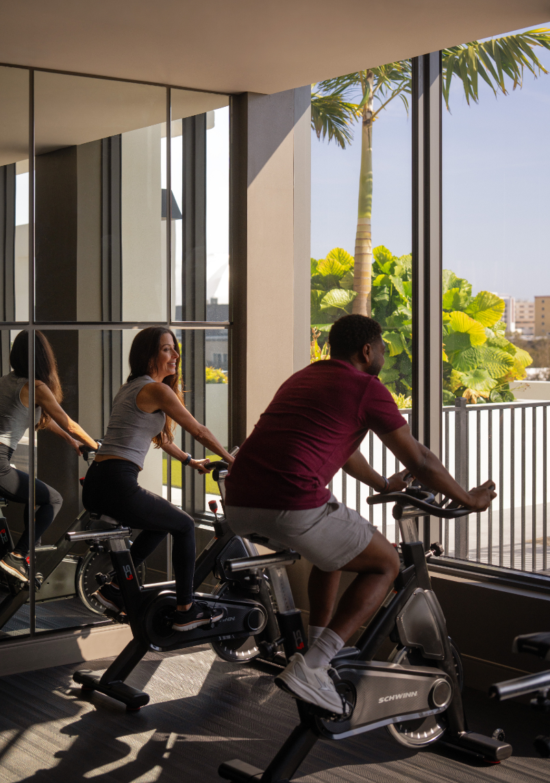 VIV_LuxuryApartmentCommunity_FitnessCenter_ST.PeteFL