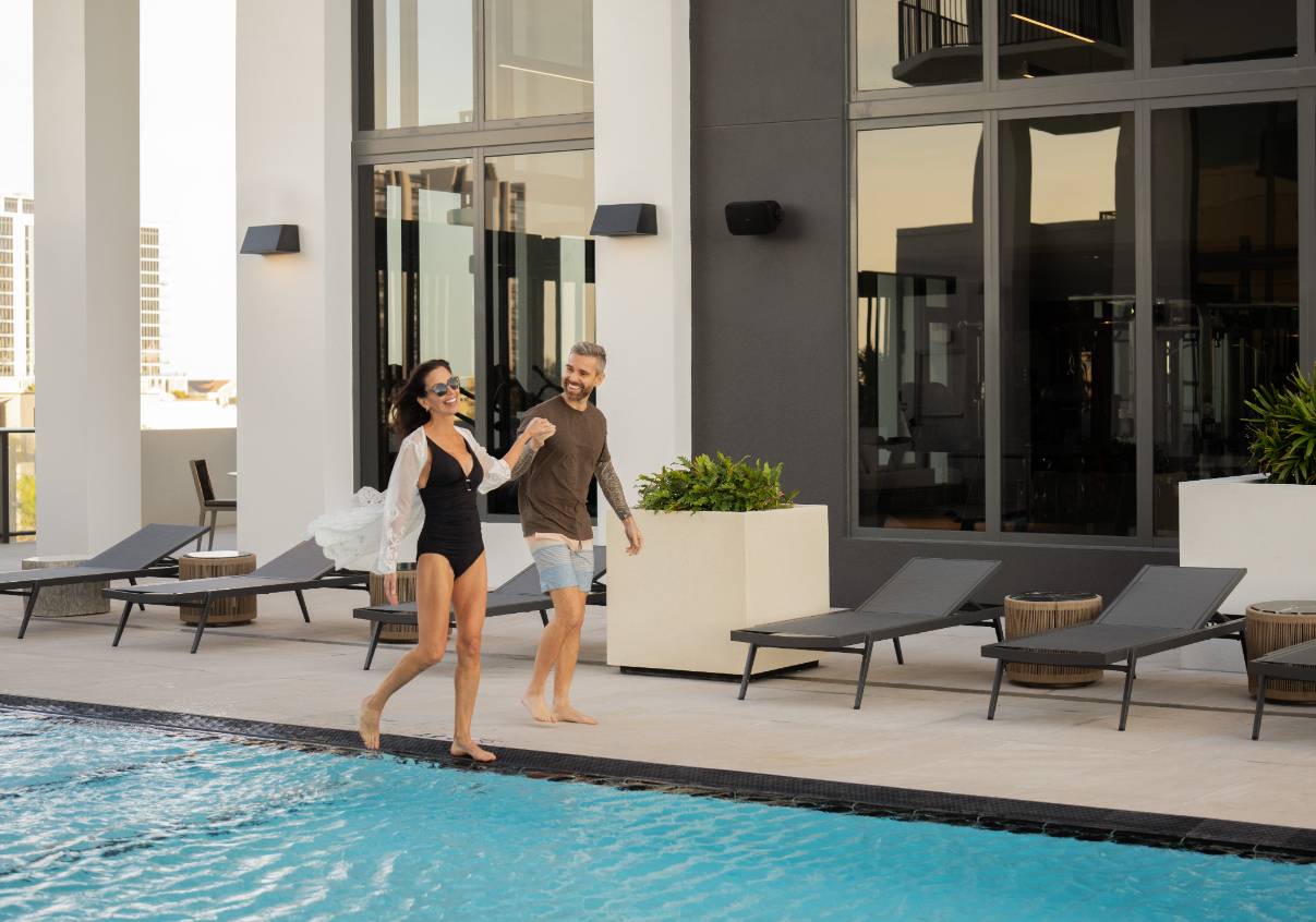 VIV_LuxuryApartmentCommunity_Pool_ST.PeteFL