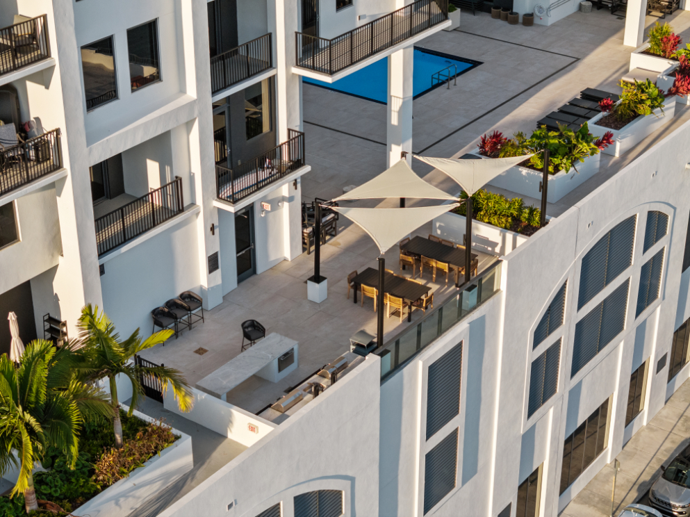 VIV_LuxuryApartmentCommunity_Exterior_ST.PeteFL