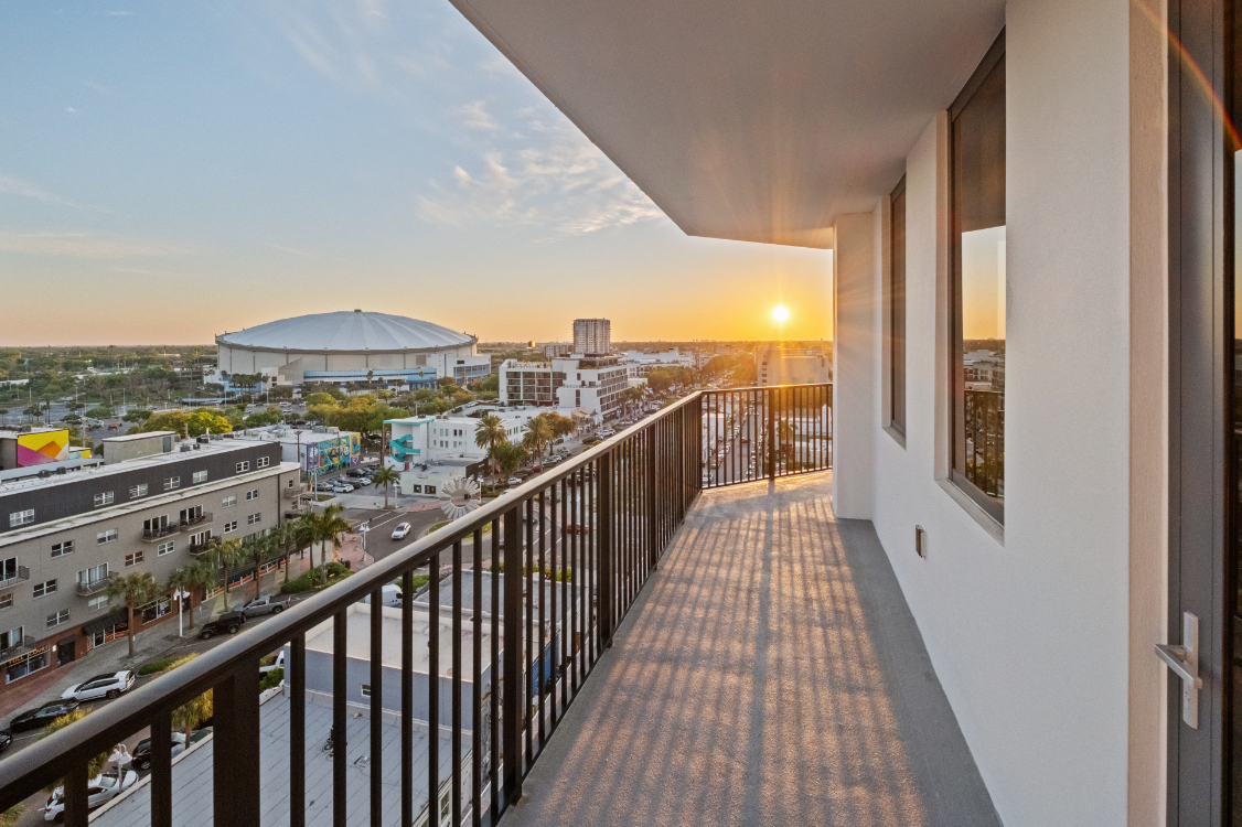 VIV_LuxuryApartmentCommunity_Balcony_ST.PeteFL